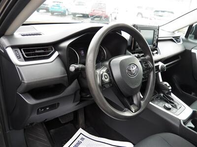 2020 Toyota RAV4 Hybrid LE  AWD - Photo 9 - Mishawaka, IN 46545