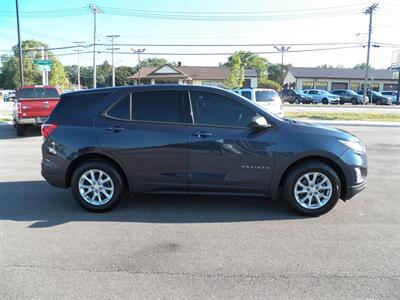 2018 Chevrolet Equinox LS   - Photo 2 - Mishawaka, IN 46545