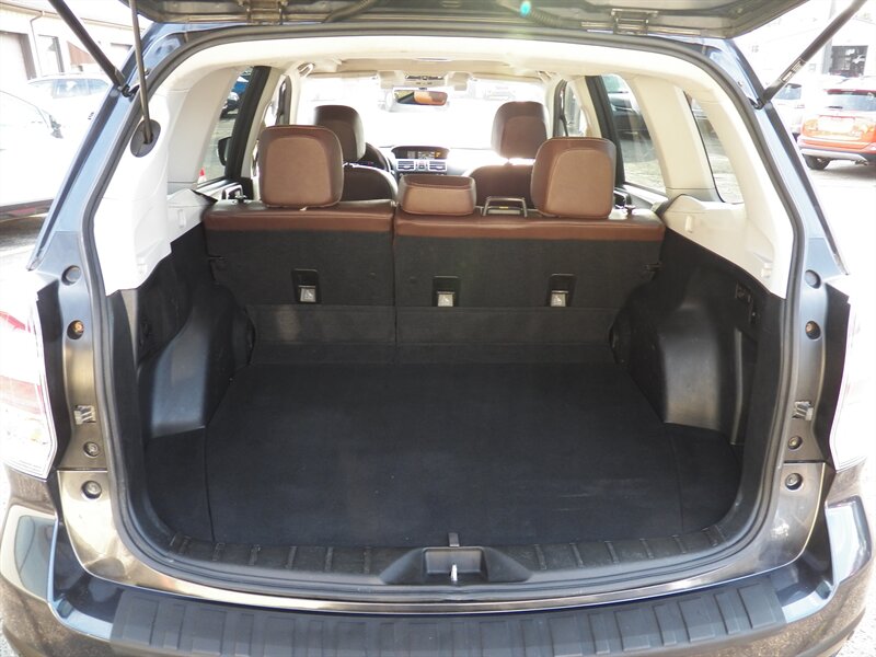 2017 Subaru Forester 2.5i Touring AWD - Photo 10 - Mishawaka, IN 46545