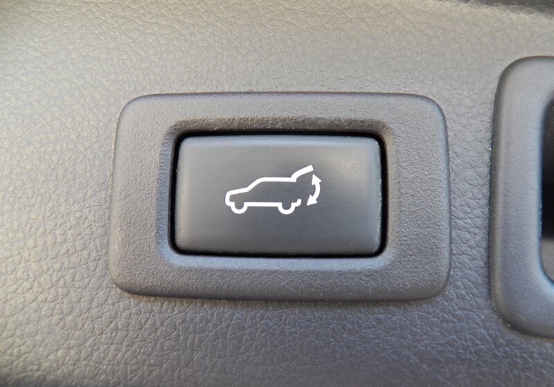 2017 Subaru Forester 2.5i Touring AWD - Photo 11 - Mishawaka, IN 46545