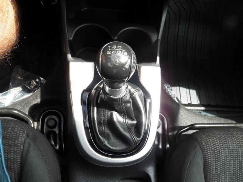 2015 Honda Fit LX - Photo 17 - Mishawaka, IN 46545
