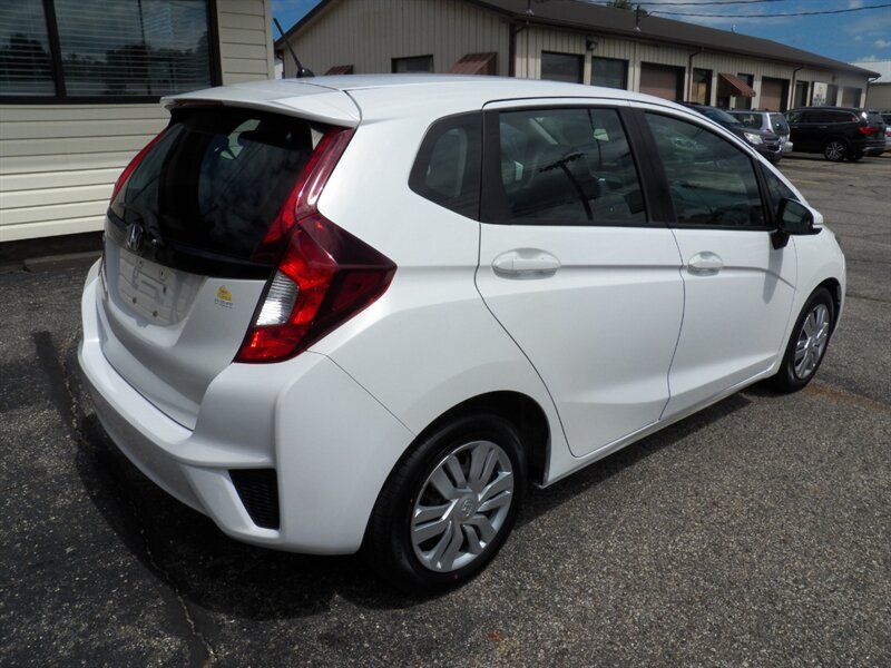 2015 Honda Fit LX - Photo 4 - Mishawaka, IN 46545