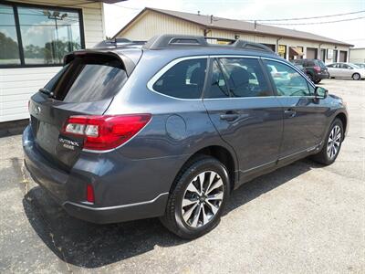 2017 Subaru Outback 2.5i Limited  AWD - Photo 4 - Mishawaka, IN 46545