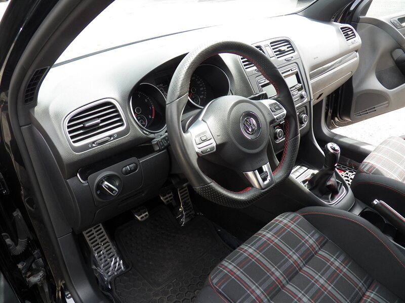2013 Volkswagen GTI - Photo 8 - Mishawaka, IN 46545