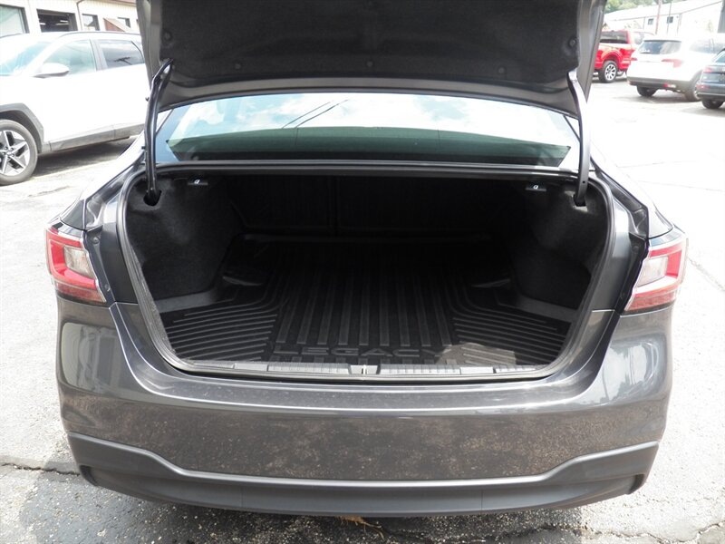 2020 Subaru Legacy Premium AWD - Photo 9 - Mishawaka, IN 46545