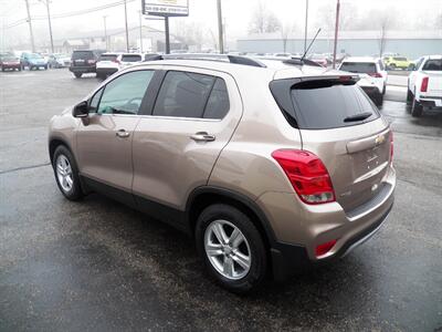 2019 Chevrolet Trax LT   - Photo 2 - Mishawaka, IN 46545