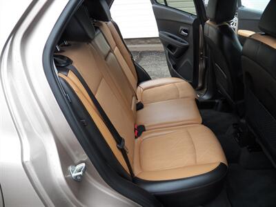 2019 Chevrolet Trax LT   - Photo 10 - Mishawaka, IN 46545