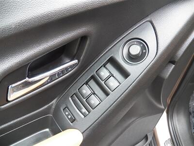 2019 Chevrolet Trax LT   - Photo 14 - Mishawaka, IN 46545