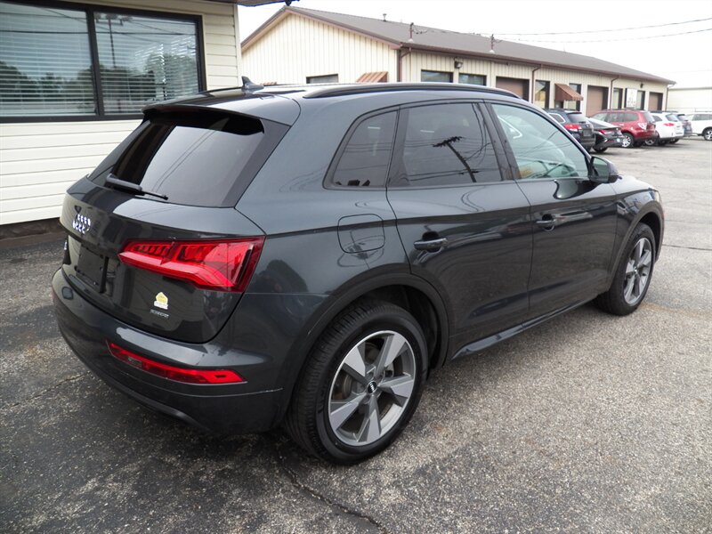 2020 Audi Q5 Quattro Premium 45 TFSI AWD - Photo 2 - Mishawaka, IN 46545