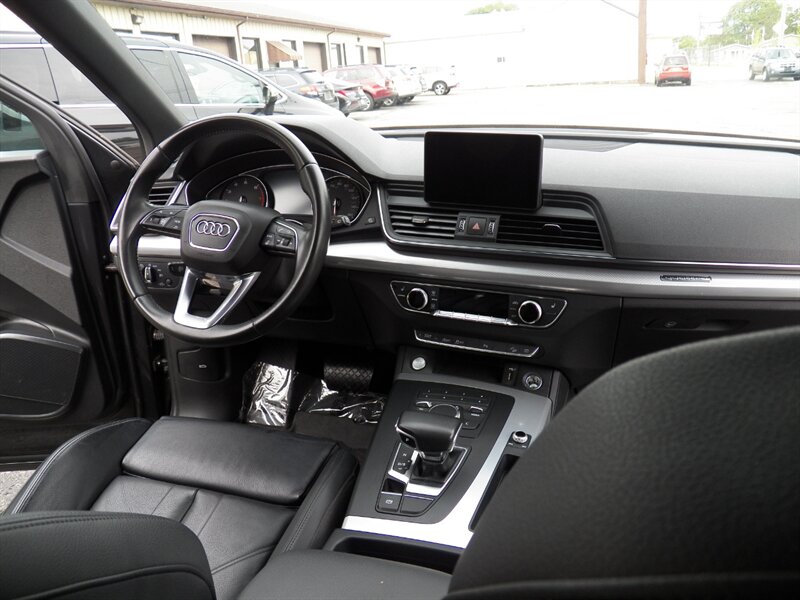 2020 Audi Q5 Quattro Premium 45 TFSI AWD - Photo 16 - Mishawaka, IN 46545