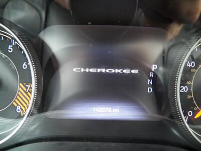 2015 Jeep Cherokee Limited  4x4 - Photo 28 - Mishawaka, IN 46545