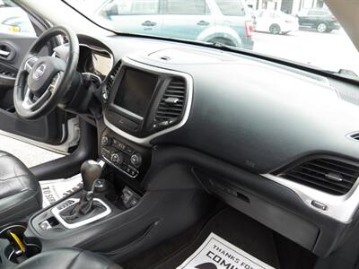 2015 Jeep Cherokee Limited  4x4 - Photo 16 - Mishawaka, IN 46545