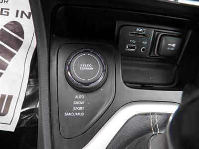 2015 Jeep Cherokee Limited  4x4 - Photo 21 - Mishawaka, IN 46545