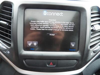 2015 Jeep Cherokee Limited  4x4 - Photo 23 - Mishawaka, IN 46545