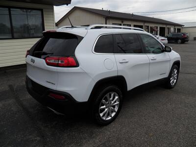 2015 Jeep Cherokee Limited  4x4 - Photo 4 - Mishawaka, IN 46545