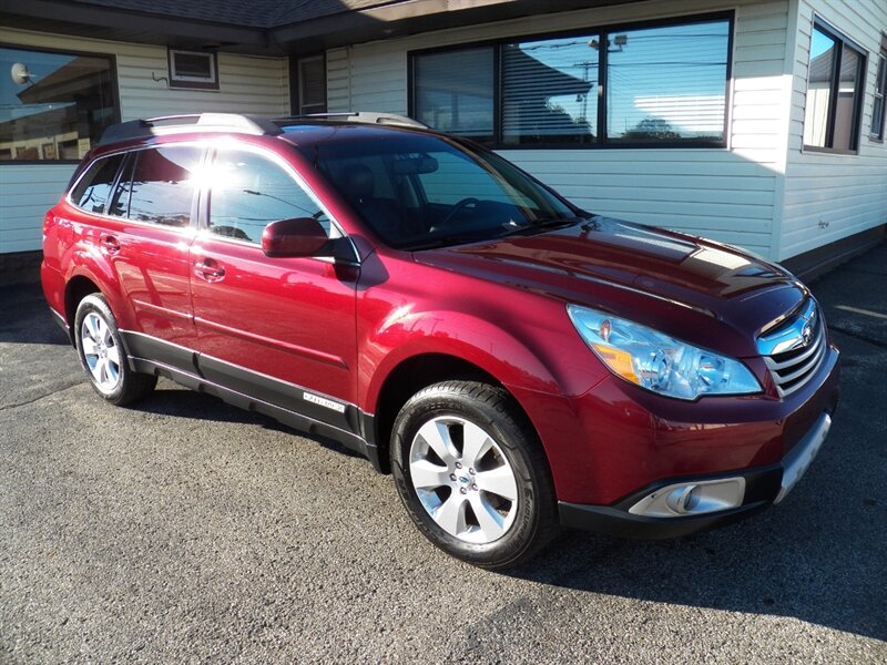2012 Subaru Outback 2.5i Limited AWD - Photo 1 - Mishawaka, IN 46545