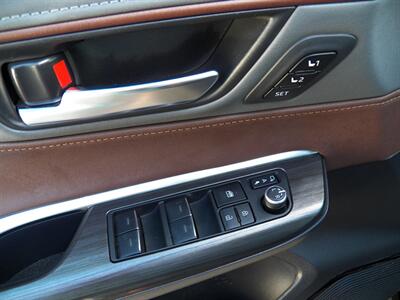 2022 Toyota Venza XLE Hybrid  AWD - Photo 19 - Mishawaka, IN 46545