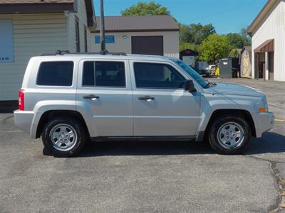 2007 Jeep Patriot Sport  4WD - Photo 2 - Mishawaka, IN 46545