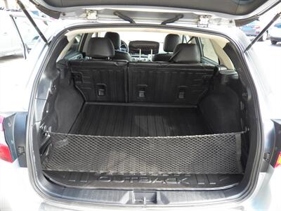 2015 Subaru Outback 2.5i Premium AWD - Photo 10 - Mishawaka, IN 46545