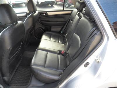 2015 Subaru Outback 2.5i Premium AWD - Photo 9 - Mishawaka, IN 46545