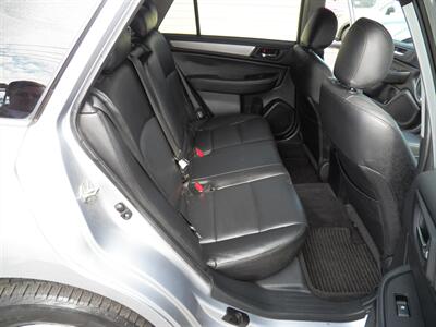 2015 Subaru Outback 2.5i Premium AWD - Photo 11 - Mishawaka, IN 46545