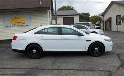 2015 Ford Taurus 3.7L AWD   - Photo 2 - Mishawaka, IN 46545