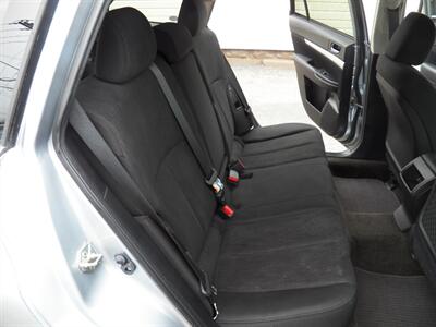 2014 Subaru Outback 2.5i Premium  AWD - Photo 12 - Mishawaka, IN 46545