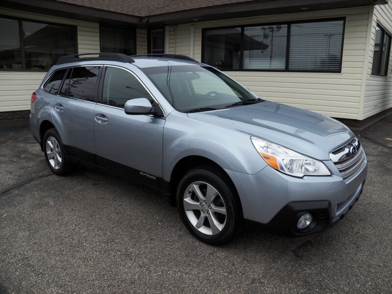 2014 Subaru Outback 2.5i Premium  AWD - Photo 1 - Mishawaka, IN 46545