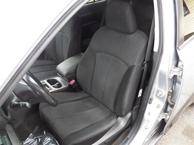 2014 Subaru Outback 2.5i Premium  AWD - Photo 9 - Mishawaka, IN 46545
