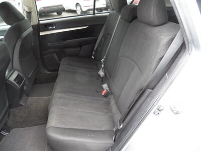 2014 Subaru Outback 2.5i Premium  AWD - Photo 10 - Mishawaka, IN 46545