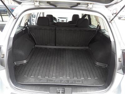 2014 Subaru Outback 2.5i Premium  AWD - Photo 11 - Mishawaka, IN 46545
