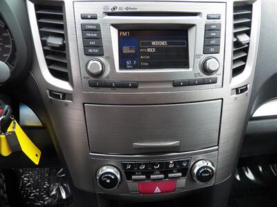 2014 Subaru Outback 2.5i Premium  AWD - Photo 18 - Mishawaka, IN 46545