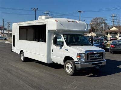 2015 Ford E-Series Van E-450  Box Truck - Photo 1 - Mishawaka, IN 46545