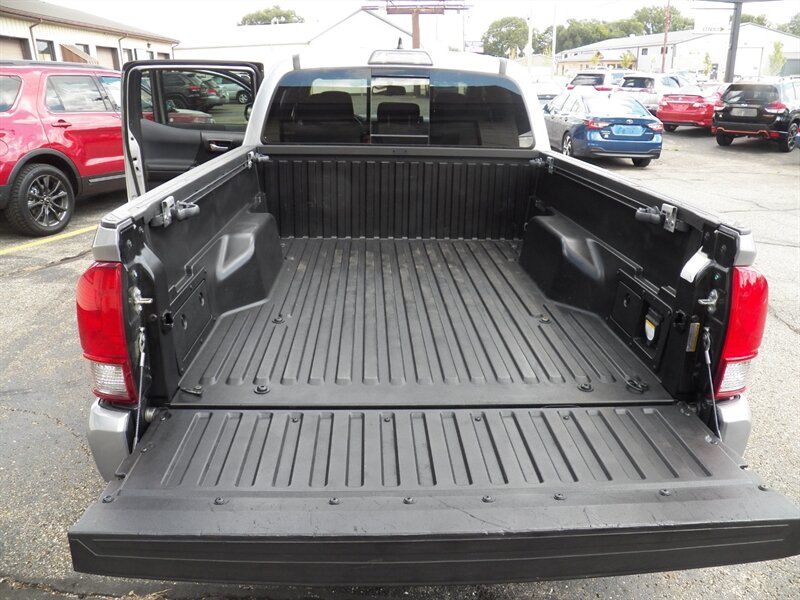 2017 Toyota Tacoma TRD Sport 4x4 - Photo 6 - Mishawaka, IN 46545