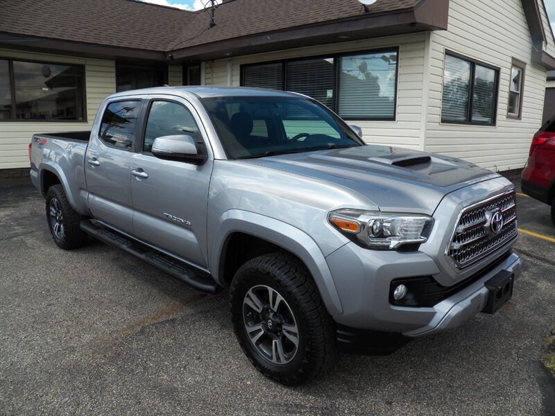 2017 Toyota Tacoma TRD Sport 4x4 - Photo 3 - Mishawaka, IN 46545