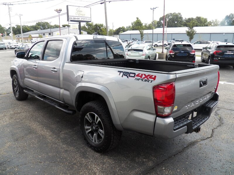 2017 Toyota Tacoma TRD Sport 4x4 - Photo 4 - Mishawaka, IN 46545