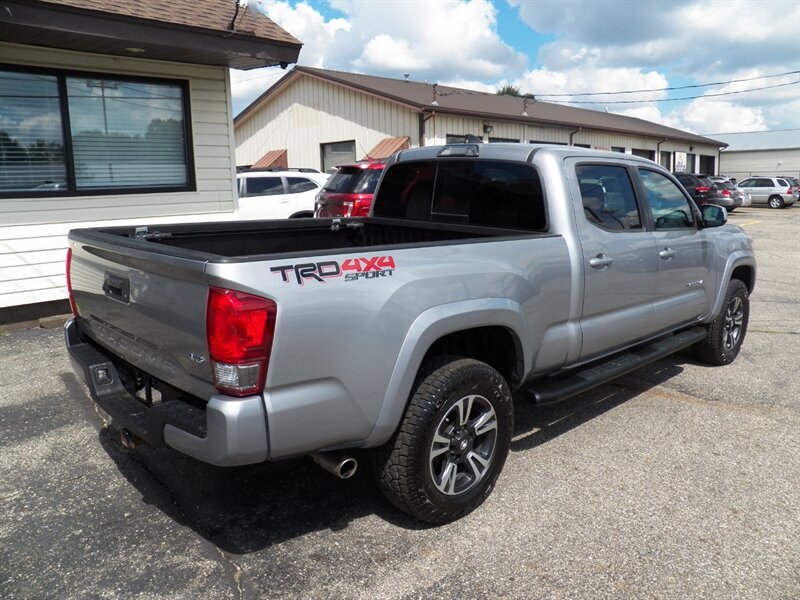2017 Toyota Tacoma TRD Sport 4x4 - Photo 2 - Mishawaka, IN 46545