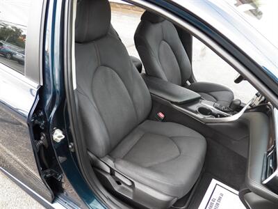 2020 Toyota Camry LE - Photo 12 - Mishawaka, IN 46545