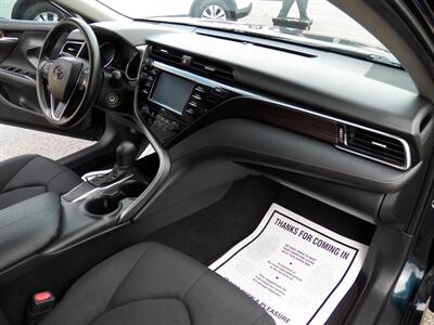 2020 Toyota Camry LE - Photo 13 - Mishawaka, IN 46545