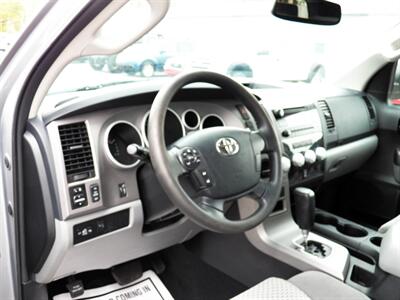 2013 Toyota Tundra Double Cab   - Photo 9 - Mishawaka, IN 46545