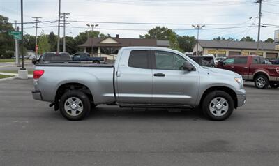 2013 Toyota Tundra Double Cab   - Photo 2 - Mishawaka, IN 46545
