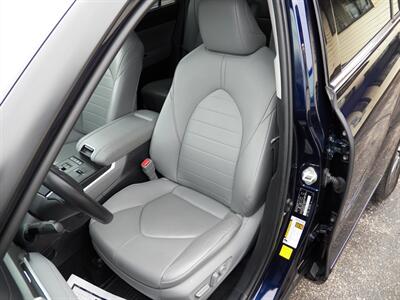 2020 Toyota Highlander Hybrid XLE  AWD - Photo 8 - Mishawaka, IN 46545