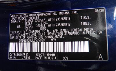 2020 Toyota Highlander Hybrid XLE  AWD - Photo 14 - Mishawaka, IN 46545