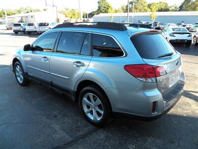 2013 Subaru Outback 2.5i Limited  AWD - Photo 2 - Mishawaka, IN 46545