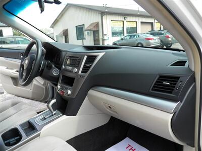 2014 Subaru Outback 2.5i  AWD - Photo 15 - Mishawaka, IN 46545