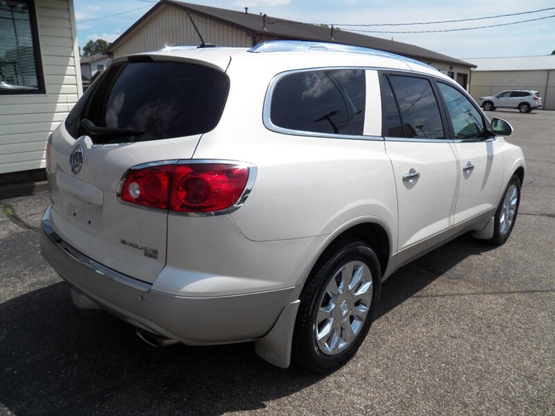 2011 Buick Enclave CXL-2 - Photo 2 - Mishawaka, IN 46545