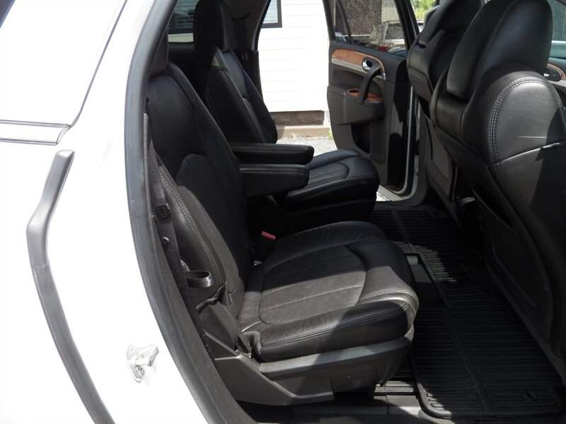2011 Buick Enclave CXL-2 - Photo 13 - Mishawaka, IN 46545
