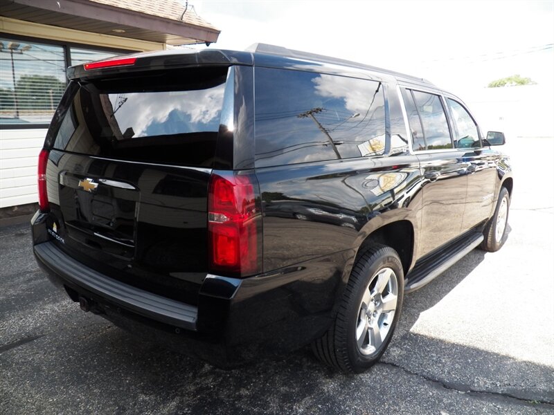 2016 Chevrolet Suburban LT 4x4 - Photo 5 - Mishawaka, IN 46545
