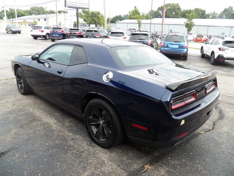 2016 Dodge Challenger SXT - Photo 3 - Mishawaka, IN 46545