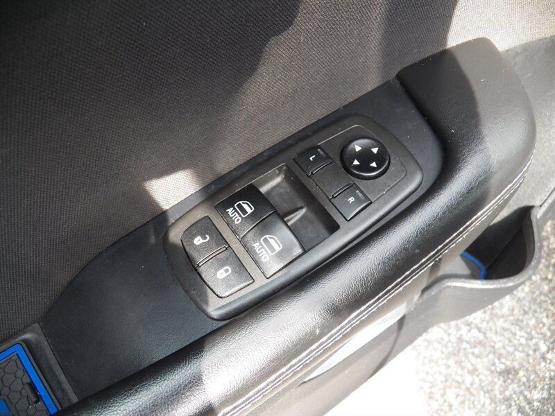 2016 Dodge Challenger SXT - Photo 14 - Mishawaka, IN 46545